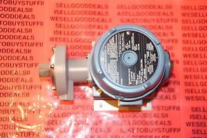 United Electric H122-553 Pressure Vacuum Switch 0-20 PSI H122553 New