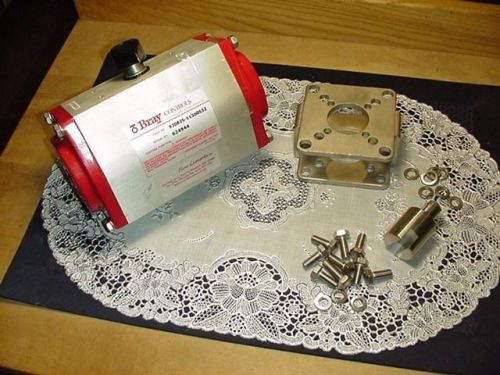 Bray controls 930835-11300532 pneumatic actuator with valve yoke new! for sale
