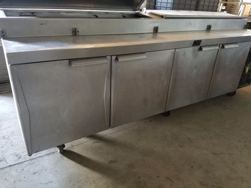 Commercial refrigerated food prep table
