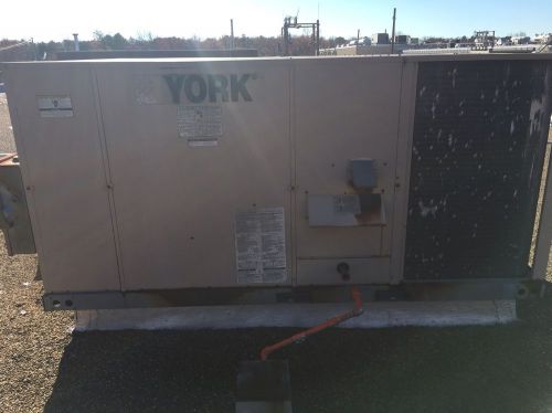 12.5 Ton York  Rooftop Air Conditioner Unit with Gas Electric 208/230-3-60 Volts