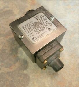 Barksdale E1H-H90 Econ-O-Trol Enclosed Diaphragm Pressure Switch 3 to 90 psi
