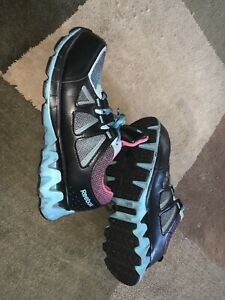 womens Reebok steel toe shoes size 8.5w