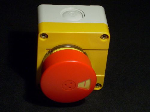 New BACO Push Pull Indicating Emergency Stop Switch - 2 NC - Sealed Box  -3 KO&#039;s