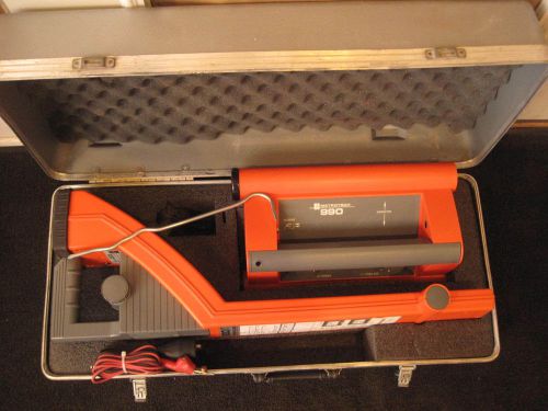 Metrotech locator 9890xt and transmitter 990 cable / pipe locator model 9890-ndl for sale
