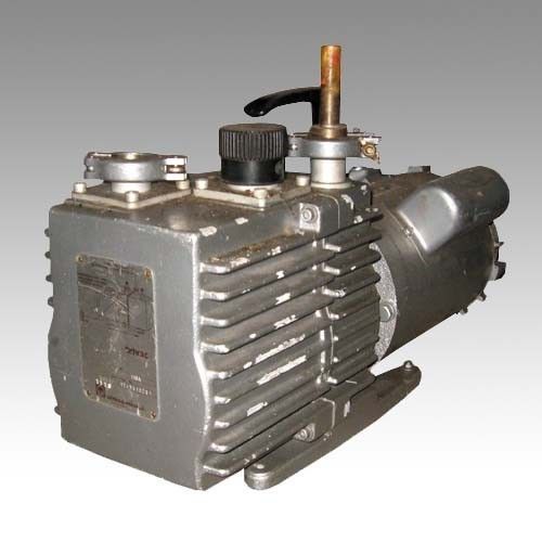 Leybold-Heraeus TriVac Model D8A Vacuum Pump with 1HP GE Motor (b)