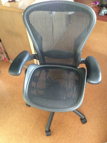 Herman Miller &#034;AERON&#034; Size &#034;B&#034; Office Chair