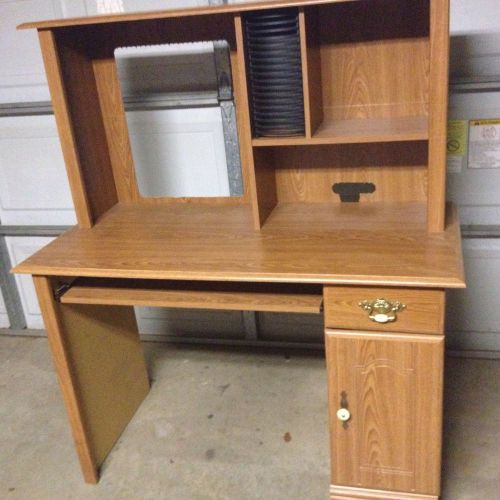 **BLACK FRIDAY SPECIAL** Office/Child/Teens Desk Tyler Texas PICK UP ONLY