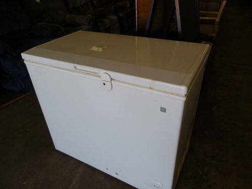 ~AP1656~GE glossy white used chest freezer 10 cuft