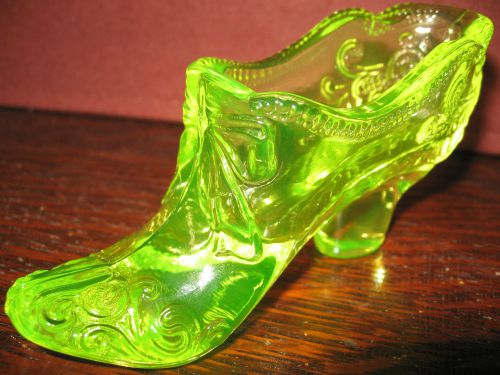 Vaseline glass Bow pattern Shoe Slipper Boot christmas uranium yellow canary art