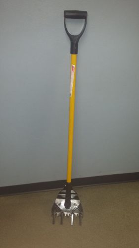 13102 - Fiberglass Handle Shingle Shovel w/ V-Shaped Teeth &amp; Forks