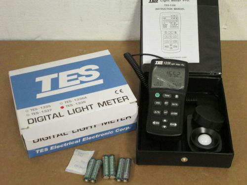 Tes electrical electronic corp. 1339  digital light meter tester w/carrying case for sale