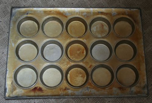 CHICAGO METALLIC Commercial Cupcake Muffin Pan 530D 10 oz. 3 x 5 (15 muffins)