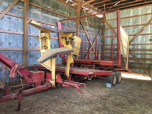 New holland stack wagon 1037 square bale stacker for sale