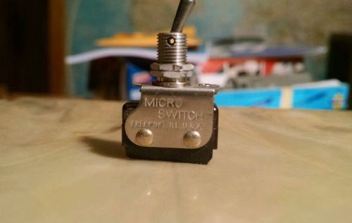 5 of Honeywell 6AT1 toggle micro switch.  SPDT, 1/4&#034; Bushing, Solder Terminal