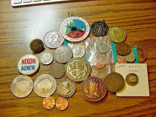 LARGE ASSORTMENT OF COINS,TOKENS,PINS...