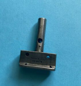 *USED* 223879-9/16&#034;-SINGER-NEEDLE CLAMP FOR SEWING MACHINES -FREE SHIPPING*