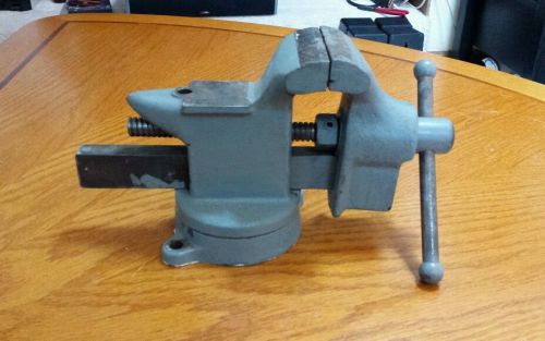 SWIVEL BENCH VISE WITH 3 1/2&#034; JAWS generic brand