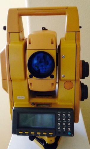 TOPCON GTS-802 DUAL DISPLAYS TOTAL STATION with carrying case