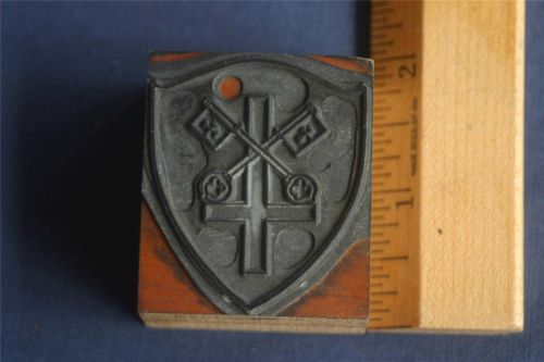 Letterpress Printing Block Shield with Upside Down Cross and Keys    (008)
