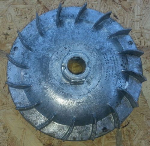 VINTAGE BRIGGS &amp; STRATTON MODEL Y ENGINE FLYWHEEL ANTIQUE MOTOR