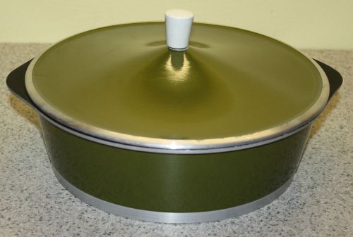 VINTAGE GALLOPING GOURMET GREEN ENAMEL POT/COVER *GRAHAM KERR*