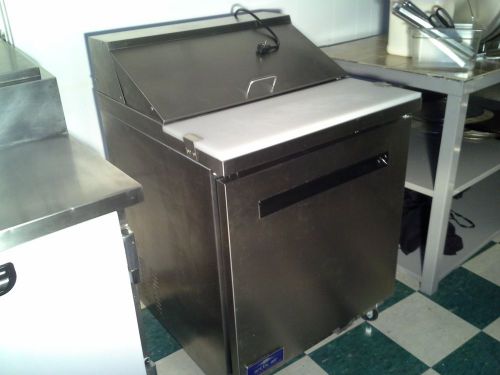 Arctic air refrigerated sandwich/salad prep table 28&#034; model ast28r for sale