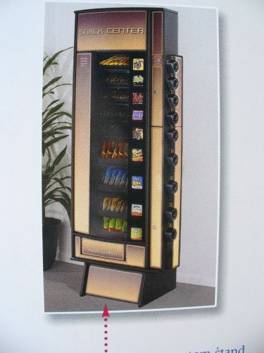 SNACK VENDING MACHINE- used only for 2 months--SHIPS next day !!!!