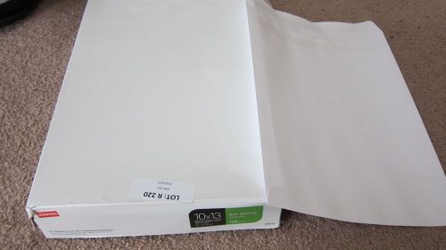 Staples 10 x 13 Self-Sealing Envelopes White Wove - 100 Qty