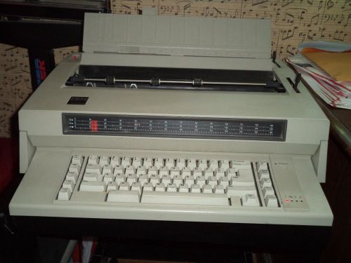 IBM Wheelwriter 3 electric typewriter, works good + accesories