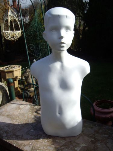 SHOP DISPLAY / DECORATIVE ART YOUNG BOY MANNEQUIN TORSO