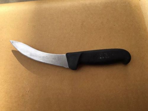Victorinox Forschner 40535 5&#034; Beef Skinning Knife W/Fibrox Handle Used