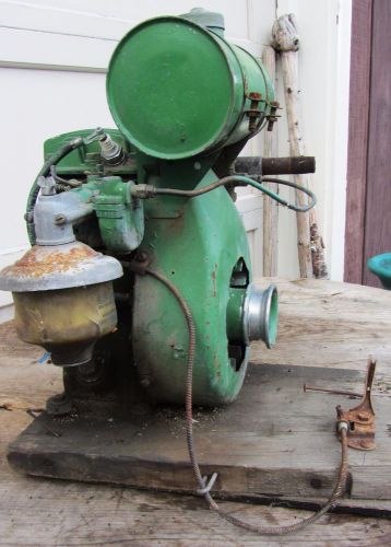 COOL ANTIQUE VINTAGE eARLY 1940S LAUSON HIT AND MISS ENGINE + EXTRA FUEL TANk