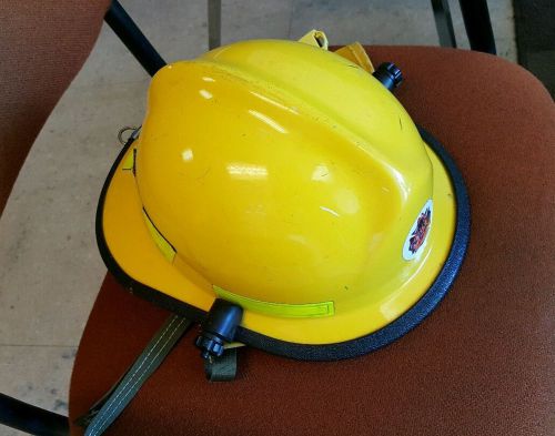 N660C METRO Cairns &amp; Brother FIREFIGHTER HELMET w/4.5&#034; yellow tint shield Liner