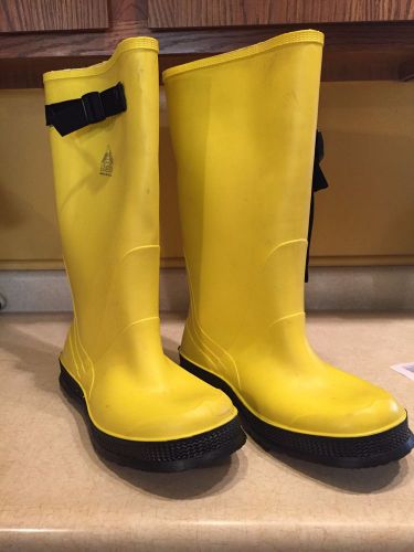 Bata Yellow HAZMAX Size 13 Chemical Strapper Rubber PVC Overboot Boots