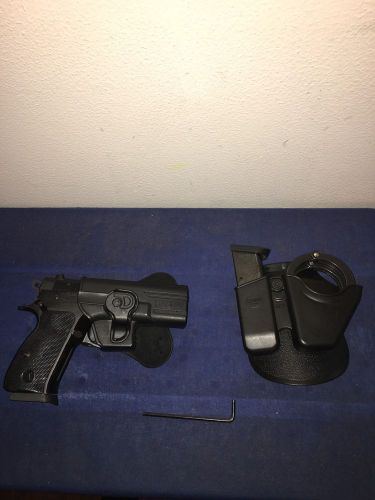 Law Enforcement Off Duty Holster And Handcuff Clip