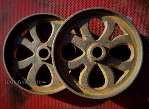Vtg factory cart wheels, ornate spoked cast iron metal industrial coffee table for sale