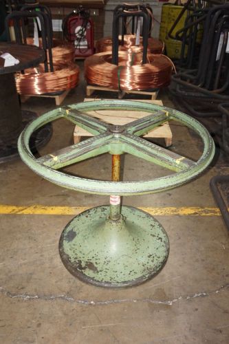 un coiler reel (850 pound capacity) uncoiling