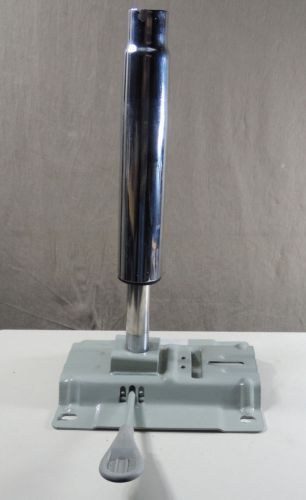 HYDRAULIC CYLINDER AND MOUNTING PLATE FOR SUMMIT DENTAL SYSTEMS DOCTORS STOOL
