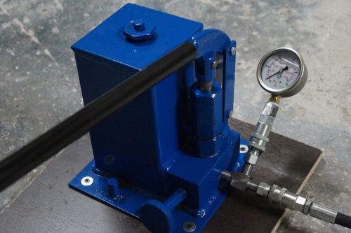 Hand hydraulic pump