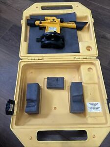 CST/ Berger Transit Level Model 54-140B with Case