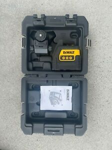 DEWALT 360 Degree Self-Leveling Horizontal/Vertical Line Laser DW0811 New