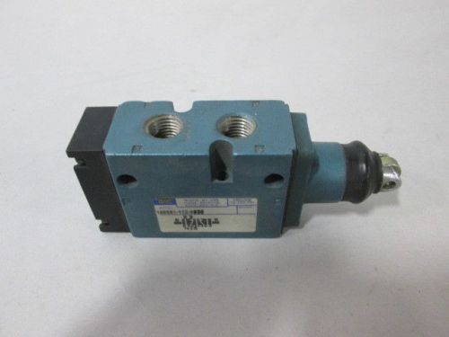 New mac 180001-112-0111 limit switch 1/4in npt pneumatic valve manifold d370497 for sale