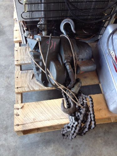 Yale 1/4 ton 500lb electric 115v roller chain hoist for sale