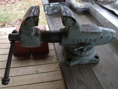 Large wilton vise swivels 4 7/16&#034; jaws opens over 8 inches very nice little use for sale