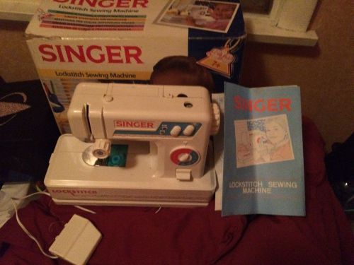 Singer Children&#039;s Lockstitch Sewing Machine