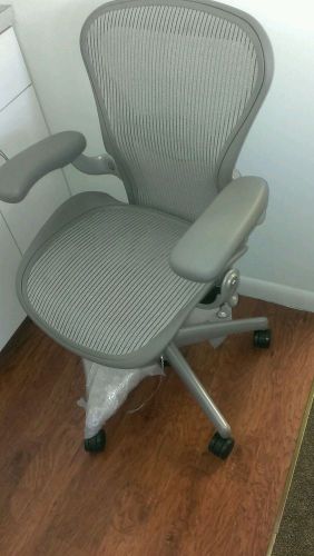 Herman miller aeron chair size &#034;a&#034; for small in gray, new for sale