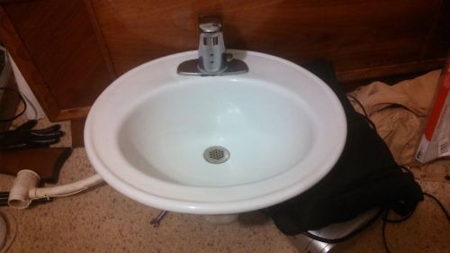 Symmons 6080-G.....Ultra Sense Faucet with Kolher 18&#034; Sink - great condition
