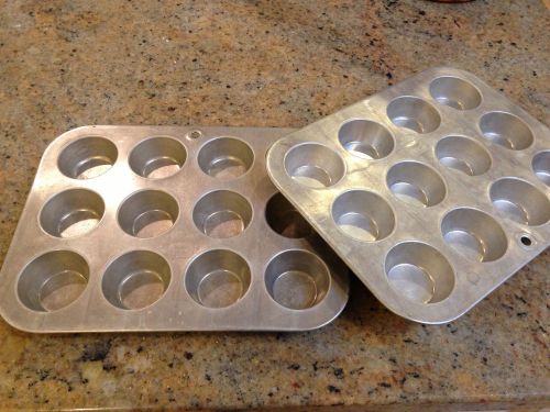 LOT  SET OF 2 MIRO 12 CUP MINI CUPCAKE PANS Muffin HOME HOLIDAY BAKING CHRISTMAS