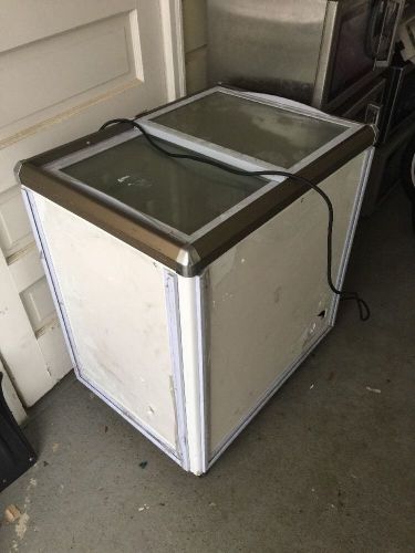 Con Agra Glass Top Refrigerator/freezer SC-142