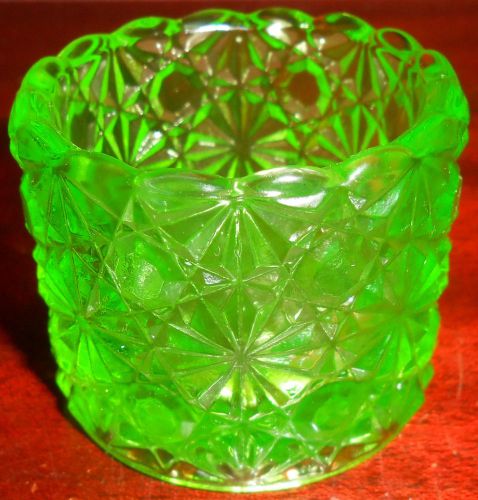 Green Vaseline glass Daisy Button salt dip cellar celt uranium toothpick holder